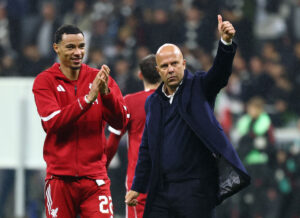 Hugo Ekitike og Arne Slot.