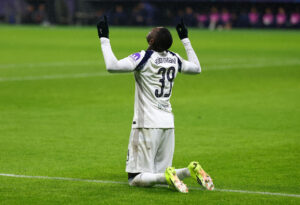 Kolo Muani der fejrer sin scoring mod Frankfurt.