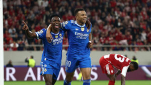 Vinicius Junior og Mbappé jubler efter en scoring i Champions League.