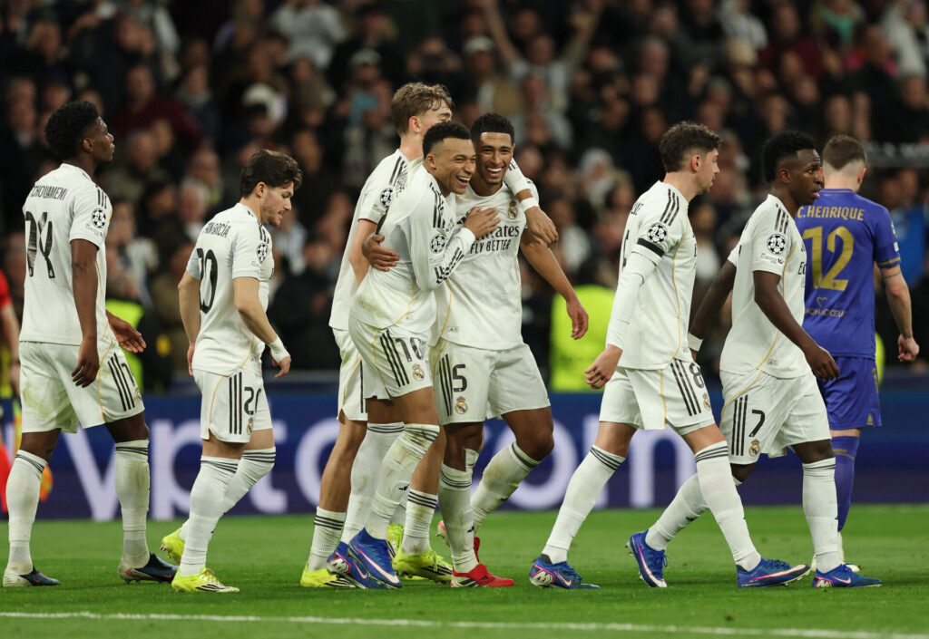 Kylian Mbappé fejrer et mål med Jude Bellingham.