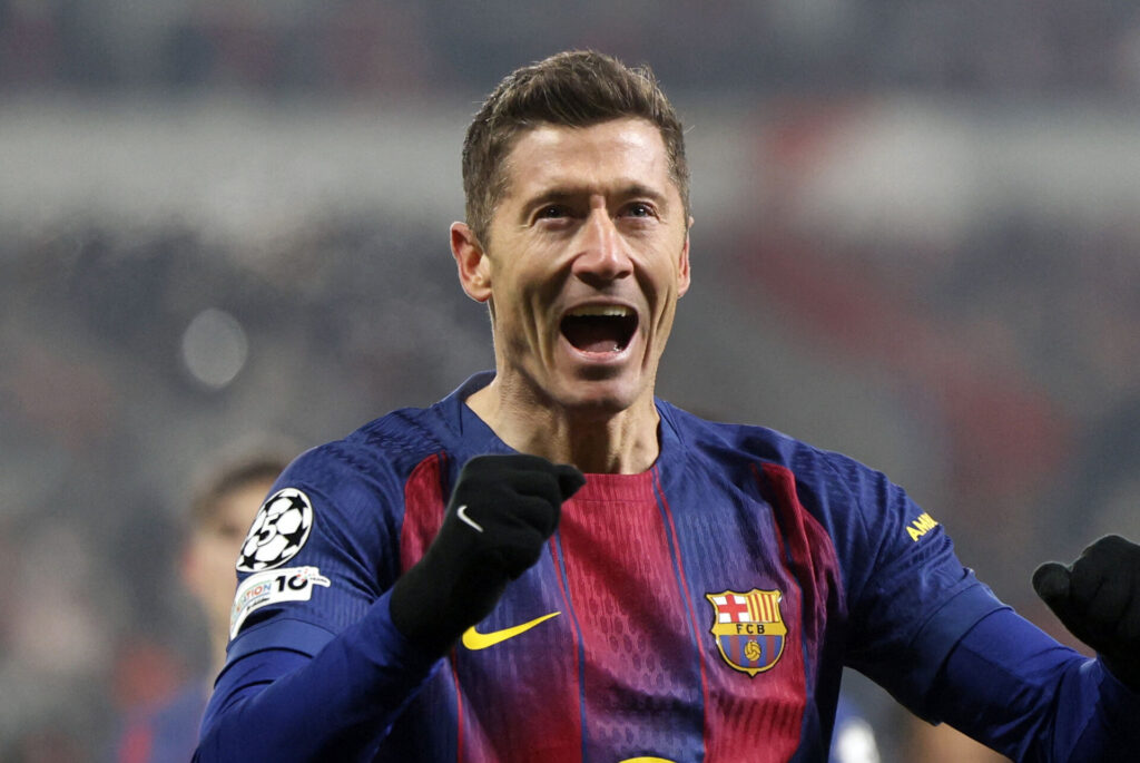 Lewandowski knytter næverne