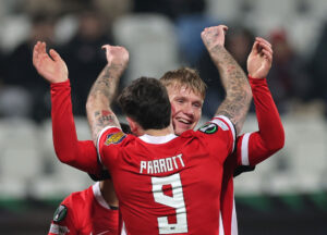 Isak Jensen jubler over en scoring