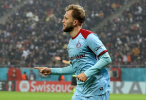 Casper Tengstedt jubler efter en scoring for Feyenoord.