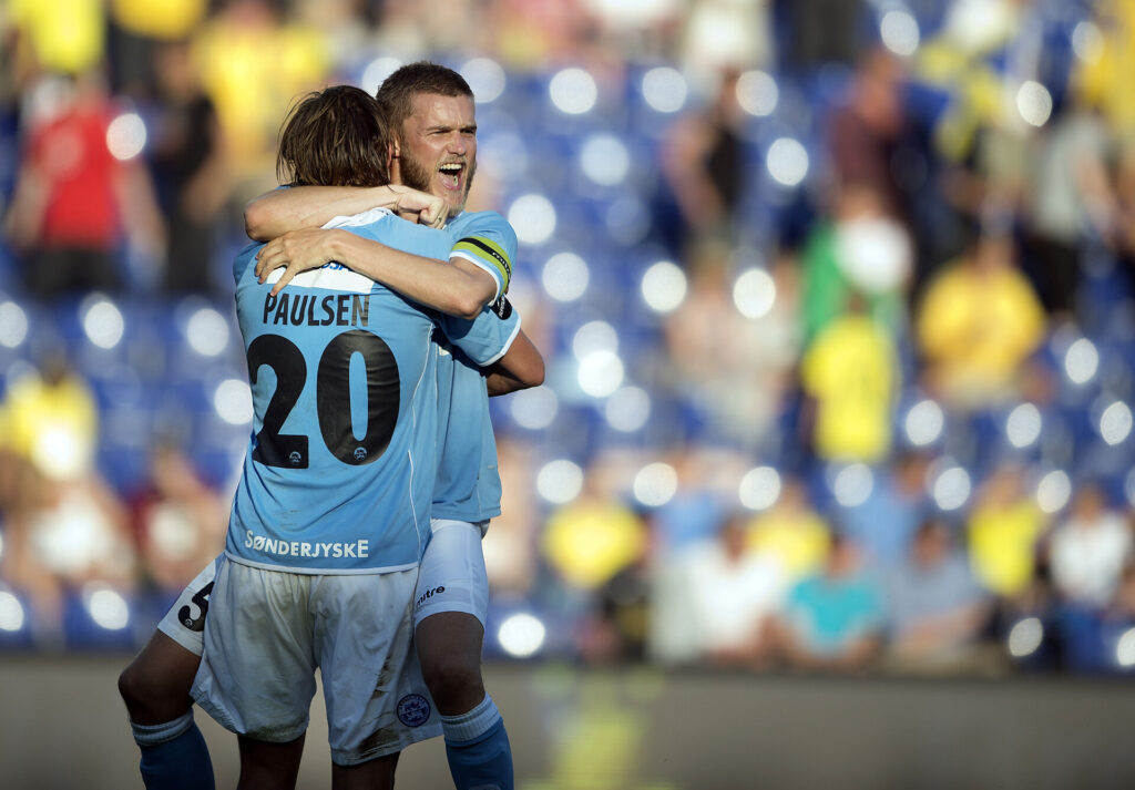 Bjørn Paulsen krammer Niels Lodberg