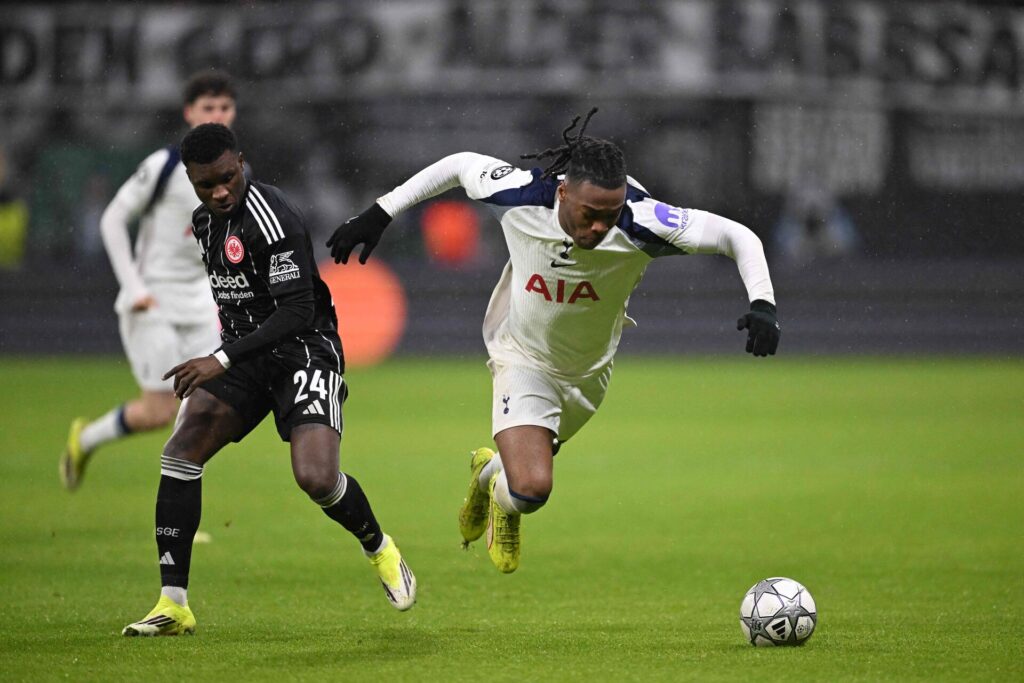 Aurelio Buta i kamp mod Tottenham.