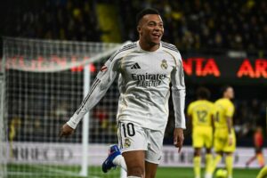 Mbappé der jubler efter 1-0-scoringen mod Villarreal.