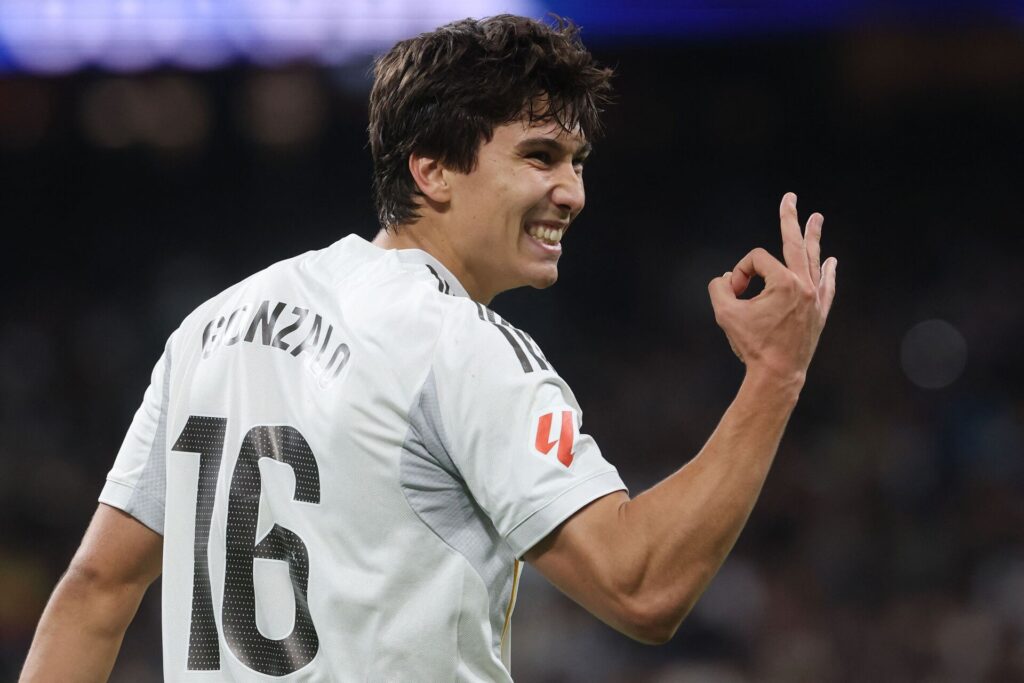 Gonzalo Garcia viser tre fingre for sine tre scoringer for Real Madrid