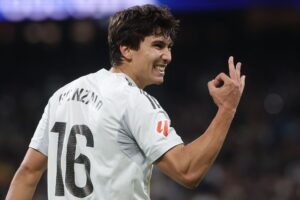 Gonzalo Garcia viser tre fingre for sine tre scoringer for Real Madrid