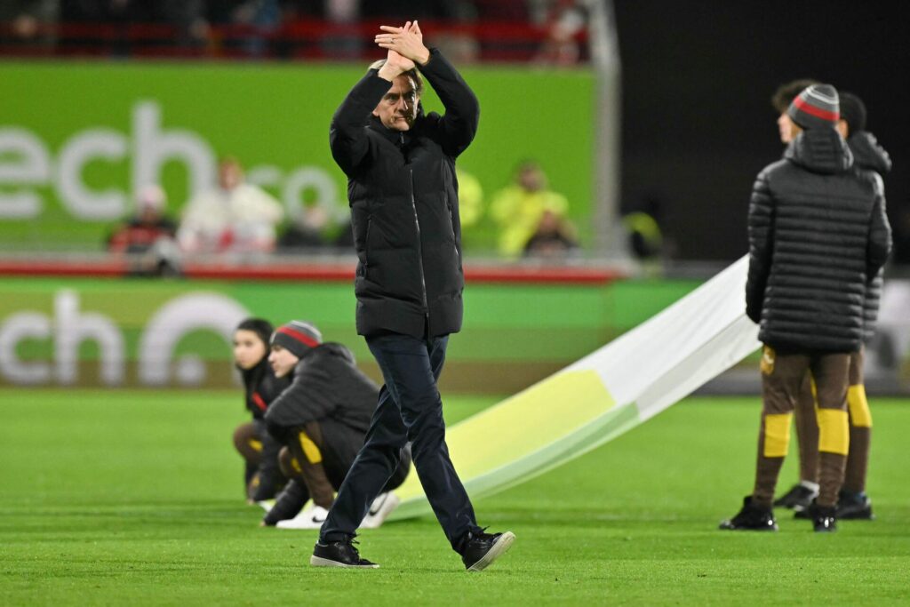 Thomas Frank klapper i hænderne.