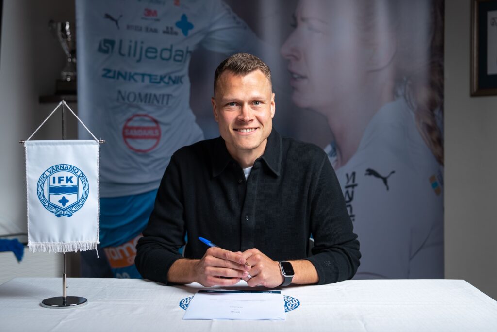 Viktor Claesson skriver under med IFK Värnamo.