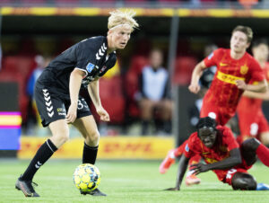 Hans Høllsberg i kamp for Vejle.