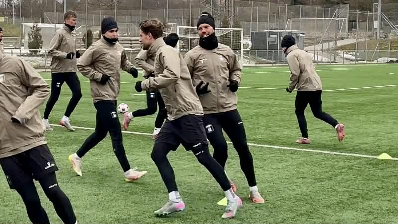 Patrick Mortensen i aktion under AGF-træningen på Fredensvang.