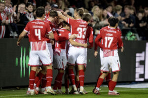 AaB-spillerne jubler over en scoring