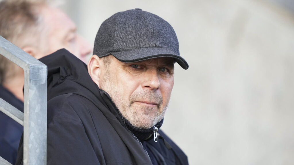 AGF's fodbolddirektør Carsten V. Jensen har kasket på