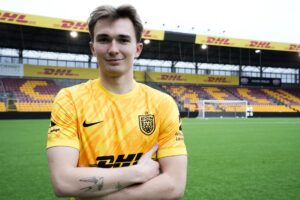 Andreas Gülstorff poserer i en FC Nordsjælland-trøje