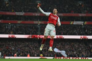 Martin Zubimendi fejrer sit mål for Arsenal.