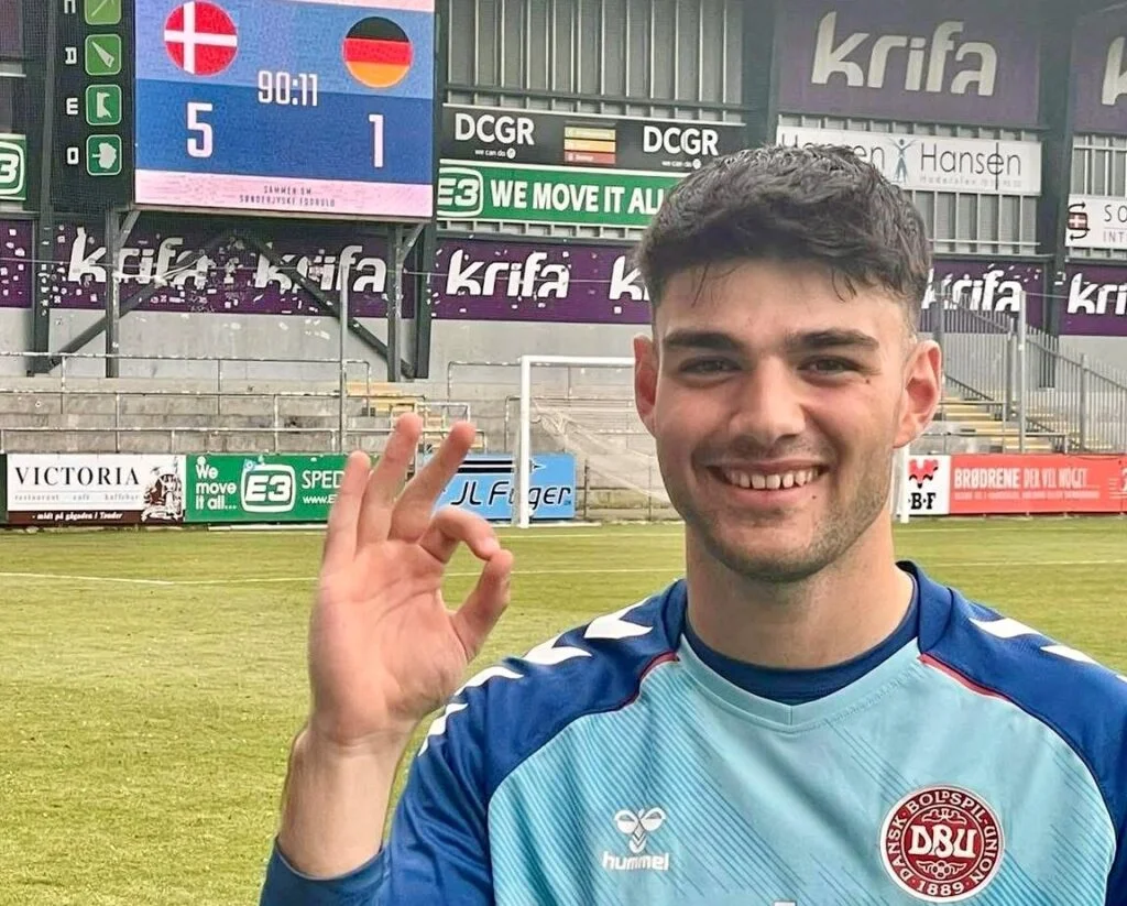 Berkant Bayrak efter en U-landskamp for Danmark.