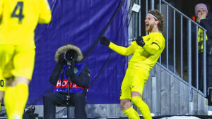 Kasper Høgh jubler over sin scoring mod Inter