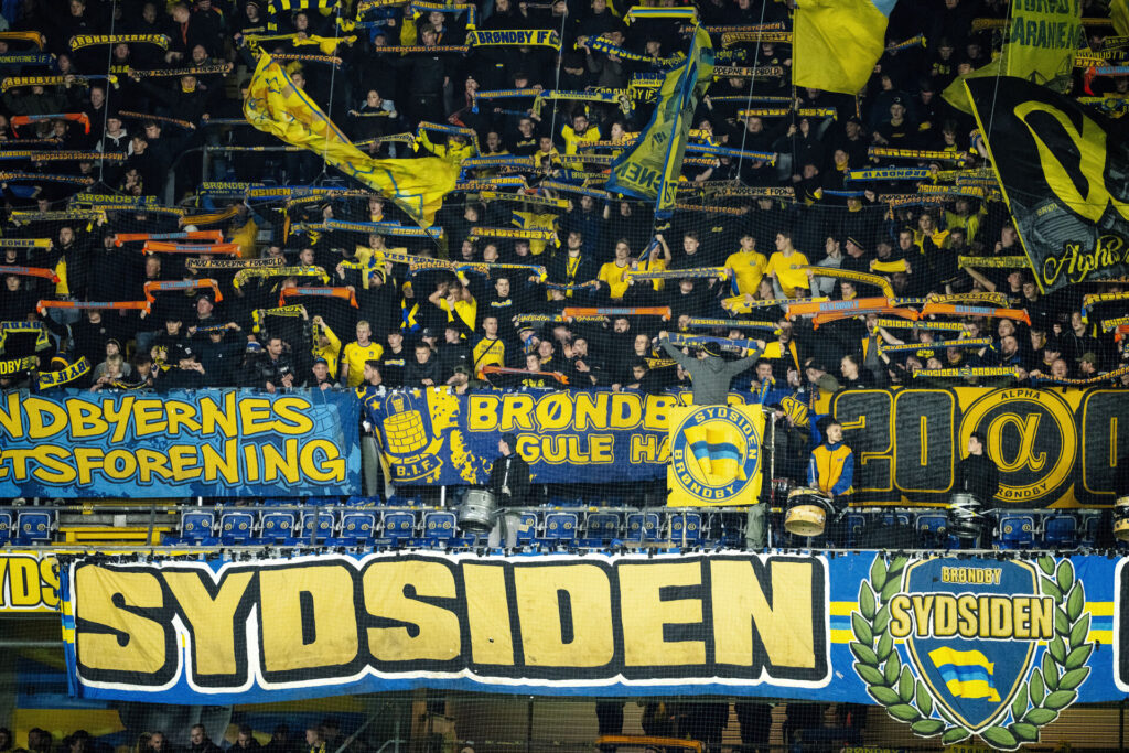 Et billede af Brøndby-fans på Brøndby Stadion