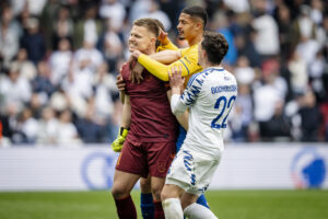 Patrick Pentz jubler ud mod Sektion 12