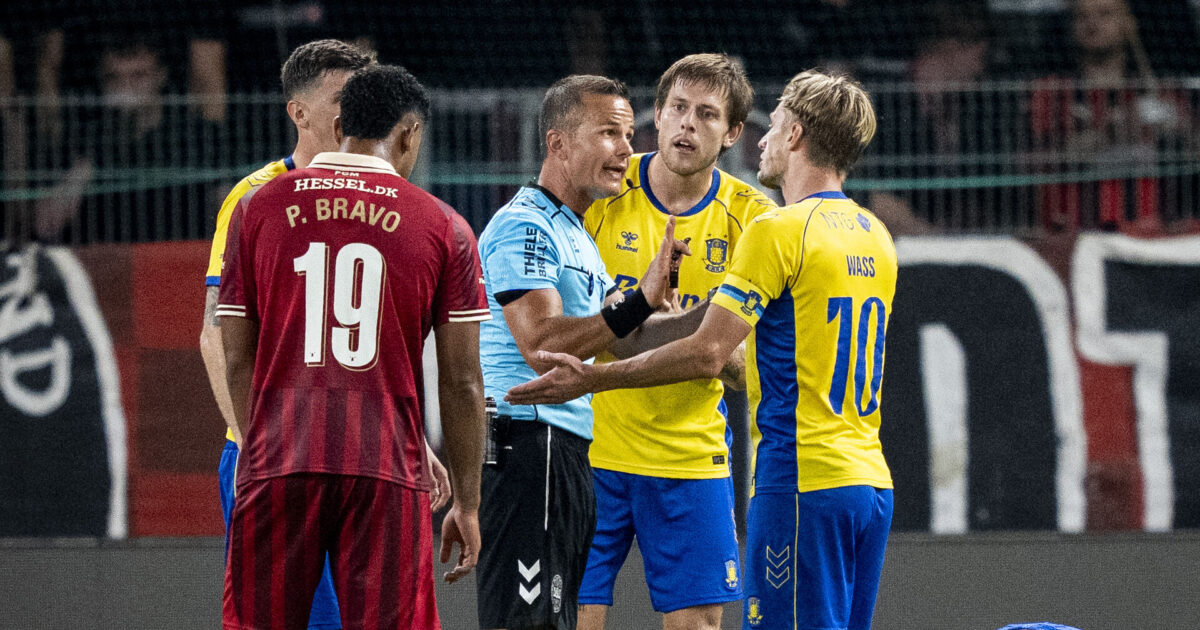 Rutineret dommer passer fløjten til FCM-FCK Foto: Ida Marie Odgaard/Ritzau Scanpix