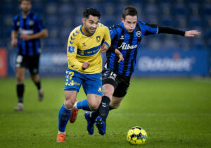 Rezan Corlu i aktion for Brøndby IF mod OB.