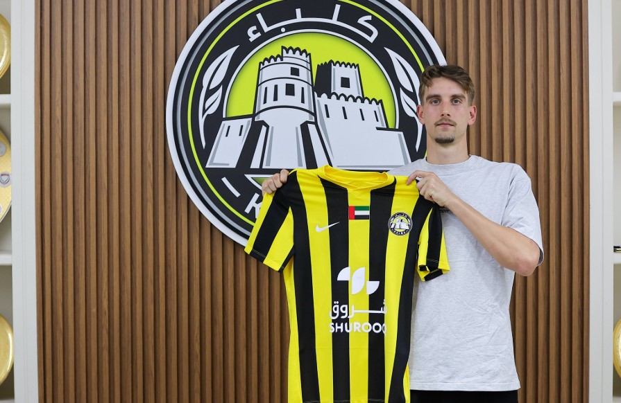 Andreas Maxsø præsenteres i Al Ittihad Kalba.