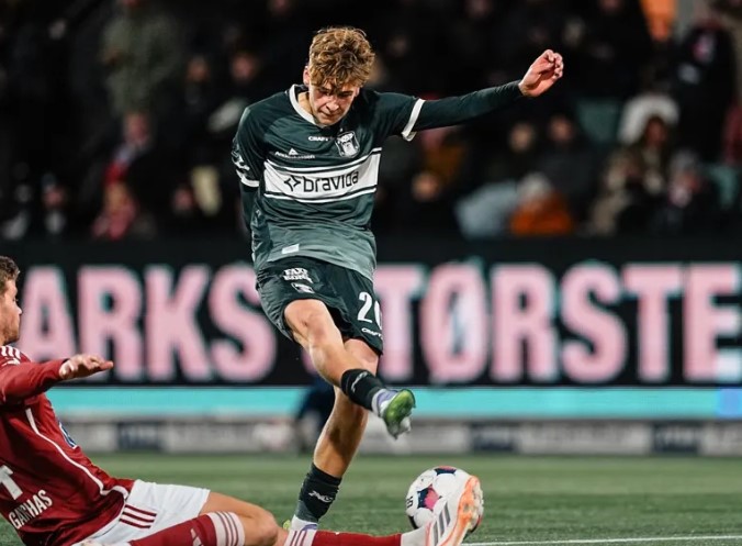 Tómas Óli Kristjánsson i kamp for AGF i Superligaen