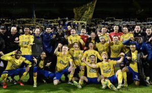 SK Beverens spillere fejrer oprykning til den bedste belgiske række.