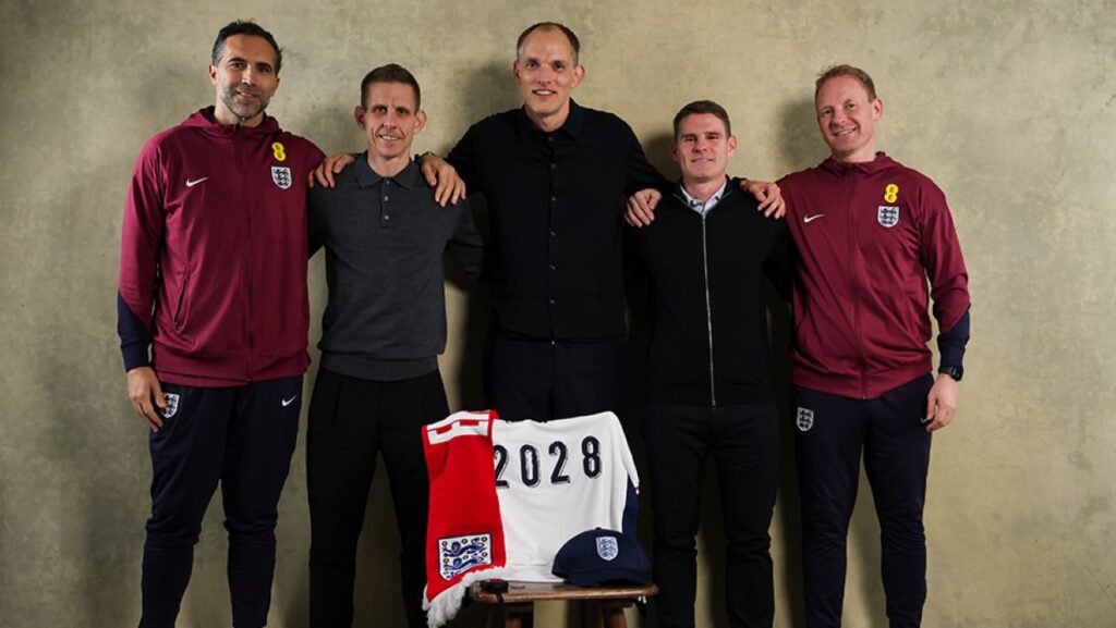 Thomas Tuchel sammen med sin stab som engelsk landstræner.