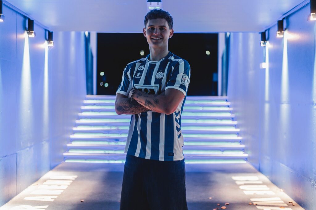 Jonathan Foss præsenteres i Esbjerg fB.