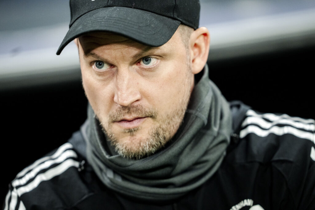 Neestrup med stålsat blik