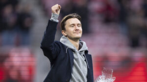 Kristoffer Olsson bliver hyldet af FC Midtjylland