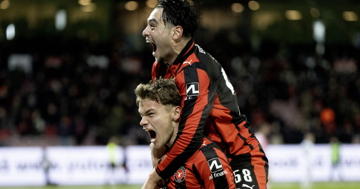 Tag et touch!: Simsir måber over målscorer Bak Foto: Bo Amstrup/Ritzau Scanpix