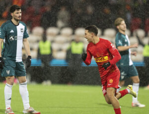 Nicklas Røjkjær der jubler efter sin scoring mod Vejle.