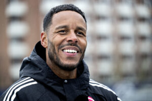 Zanka med FCK-jakke på efter træning