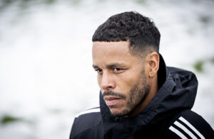 Zanka med FCK-jakke på efter træning