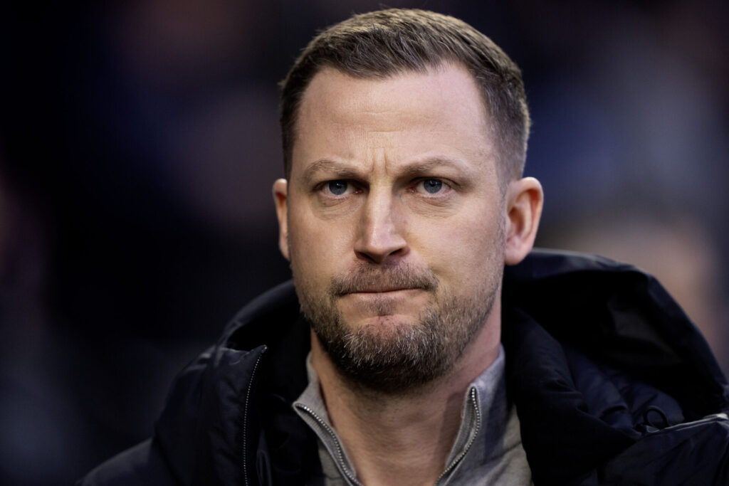 Neestrup med lukket mund