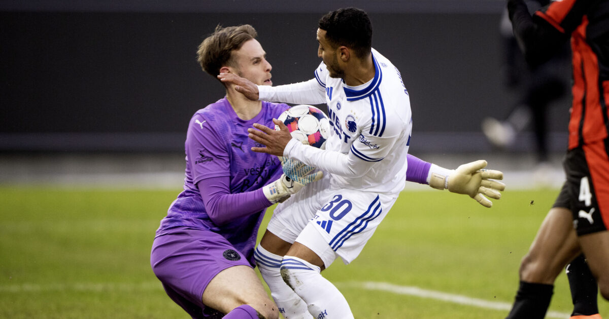 Grønt græs i Superligaen? Glem det Foto: Bo Amstrup/Ritzau Scanpix