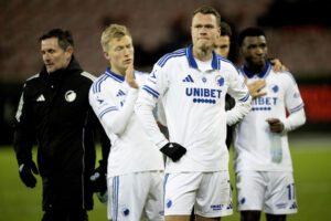 FCK's spillere står og hænger med næbbet