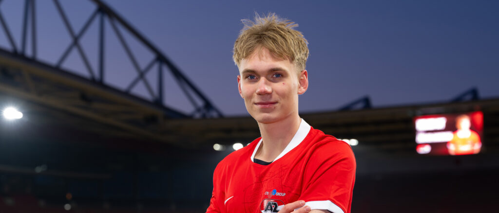 Frej Elkjær i sin nye trøje i AZ Alkmaar