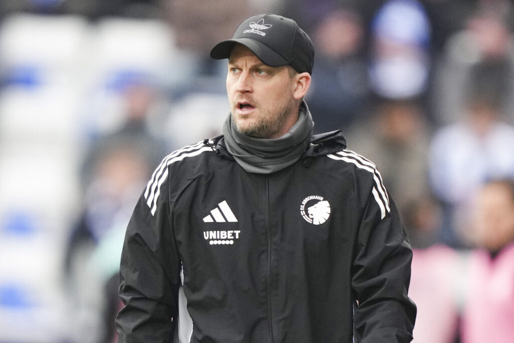 Jacob Neestrup med åben mund og kasket.