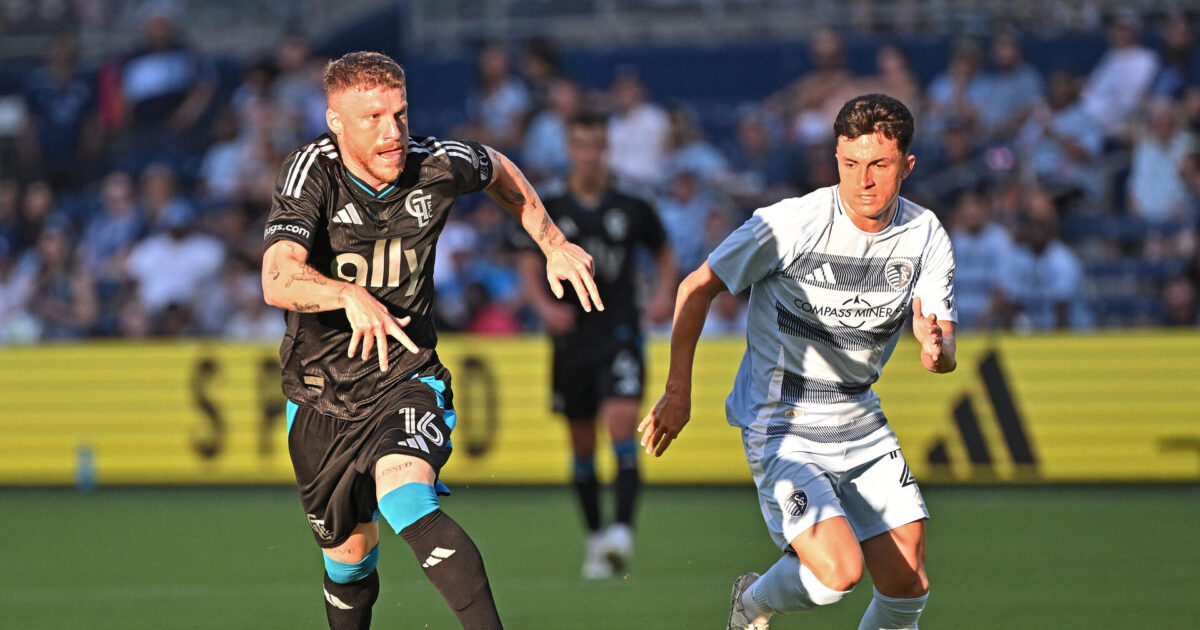Se målet: Tidligere FCK-profil sparkede ny MLS-sæson i gang Jun 25, 2025; Kansas City, Kansas, USA; Charlotte FC midfielder Pep Biel (16) dribbles the ball against Sporting Kansas City midfielder Manu Garcia (21) in the first half at Children's Mercy Park. Mandatory Credit: Peter Aiken-Imagn Images
