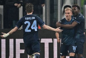 Gustav Isaksen jubler over sin scoring mod Juventus.