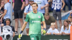 Den svenske målmand Leopold Wahlstedt i aktion for AGF