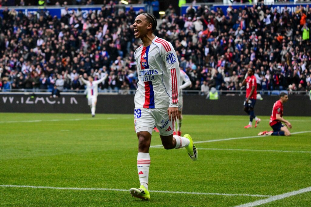 Noah Nartey fejrer et mål for Lyon.