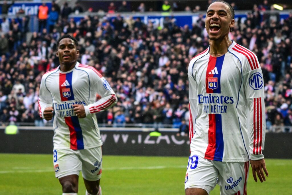 Noah Nartey jubler over sin scoring med Endrick