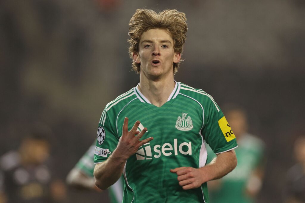 Anthony Gordon jubler efter sin fjerde scoring i kampen mod Qarabag