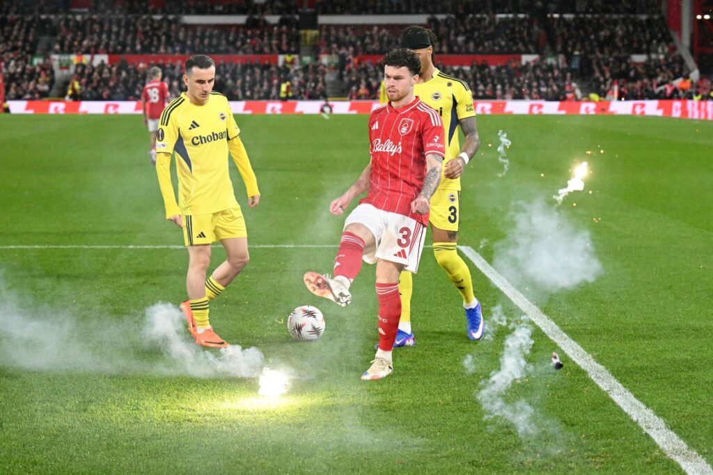 Neco Williams sparker fyrværkeri væk.