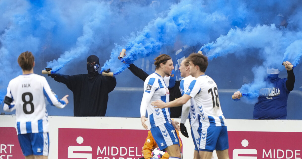 FCK og OB straffet efter pyro: Store bøder og tilskuerstraf Foto: Claus Fisker/Ritzau Scanpix